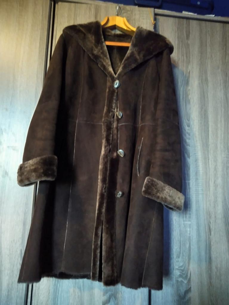 Manteau en mouton retourné avec capuchon, Taille 38/40 (M), Enlèvement ou Envoi, Shearling, Brun
