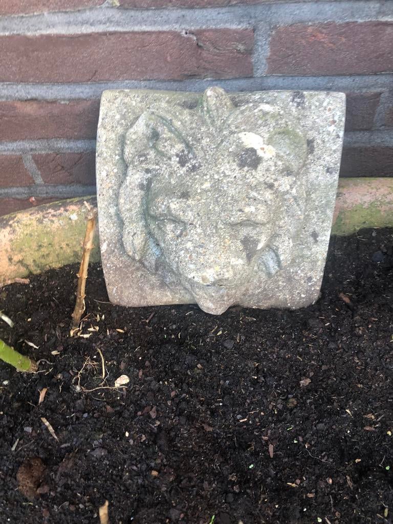 Stenen Leeuw voor fontein, Enlèvement, Comme neuf