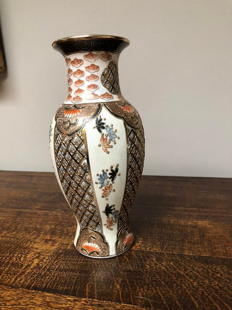 Chinees porseleinen vaasje, Ophalen of Verzenden