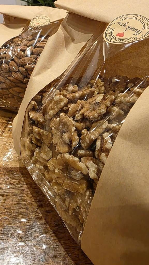 Walnoten Amandelen Okkernoten, Ophalen