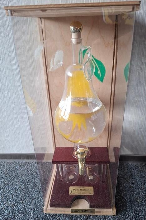 Poire Williams likeur in de vorm van een peer met glazen, Verzamelen, Ophalen of Verzenden, Zo goed als nieuw, Overige typen, Vol