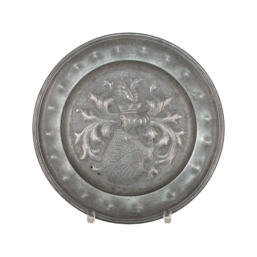 Élégante Paire d'Assiettes Étain Armoriées LS 1719, Enlèvement ou Envoi