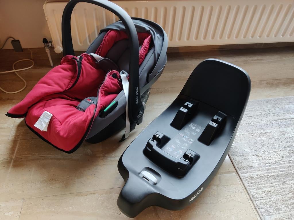 Maxi Cosi pebble s met isofix en voetenzak, Kinderen en Baby's, Ophalen, Isofix
