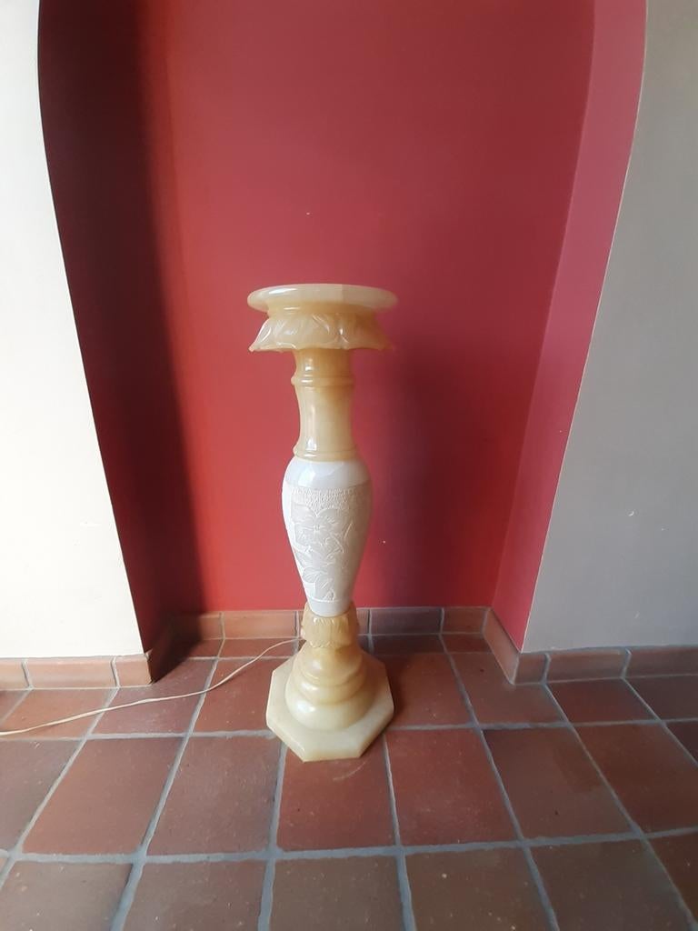Lampe colonne en albâtre, Enlèvement