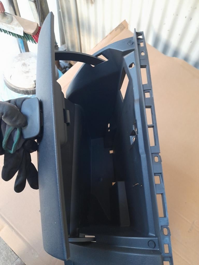 Boite à gants RENAULT CLIO 3 // 5060 AUVELAIS, Enlèvement ou Envoi, Neuf, Renault