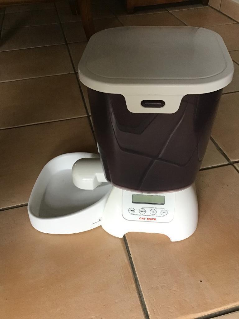 Cat made voederbak, Dieren en Toebehoren, Ophalen, Zo goed als nieuw