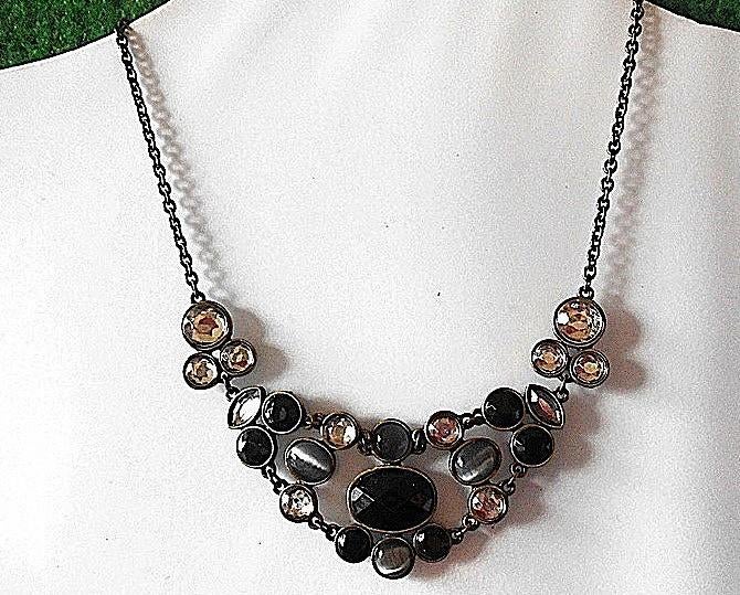 AVON : le collier " noir et gris ", Enlèvement ou Envoi, Neuf, Noir