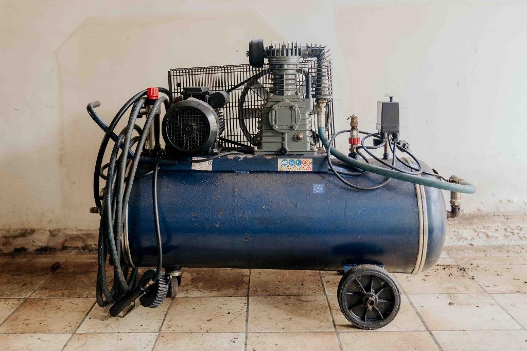 krachtige 2,5 PK luchtcompressor (230v), Doe-het-zelf en Bouw, Compressors, Gebruikt, Ophalen