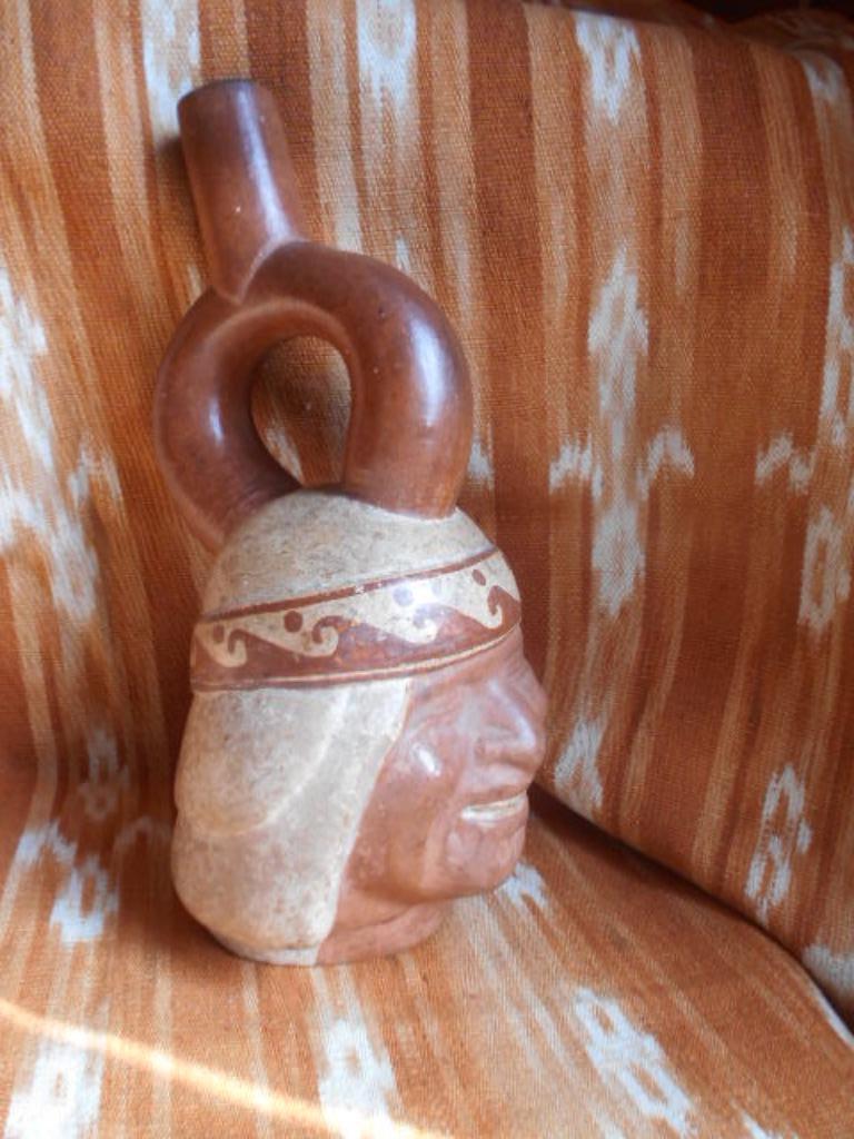 Pérou, souvenirs, livre glyphes terre cuite moche etc, Antiquités & Art, Enlèvement ou Envoi