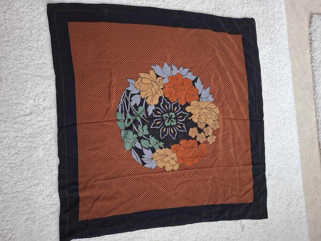 Vintage zijden sjaal Pierre Cardin, Pierre Cardin, Ophalen of Verzenden, Zo goed als nieuw, Sjaal