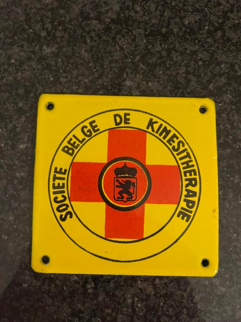 Emaille bordje societe Belge de kinesitherapie, Enlèvement ou Envoi, Comme neuf