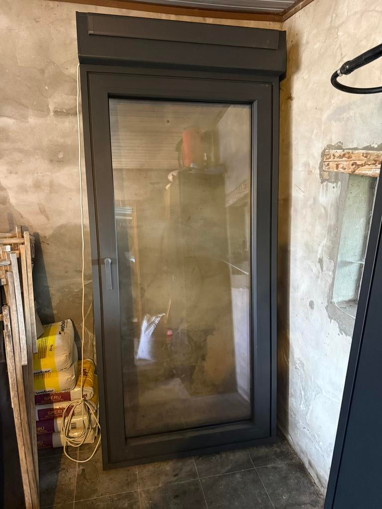 Aluminium raam met zonnewering 120 x 93 zwart, Doe-het-zelf en Bouw, Raamkozijnen en Schuifdeuren, Zo goed als nieuw, Raamkozijn