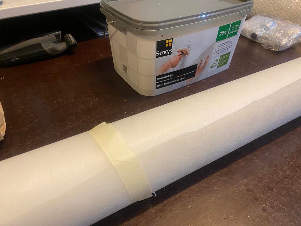 rol glasvezelvlies behang en halve pot lijm, Ophalen, 10 tot 25 m², Wit, Glasvlies