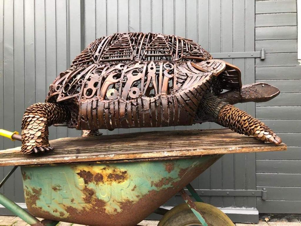 Uniek beelden oud metaal / handgemaakt / Money Turtle, Ophalen