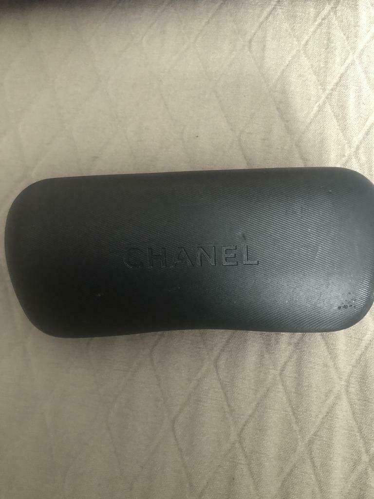Boîte vide / étui vintage Chanel pour lunette, Bijoux, Sacs & Beauté, Comme neuf