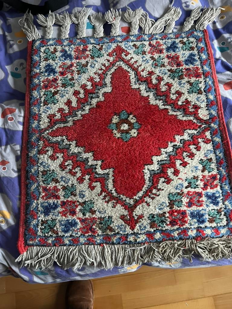 Handgeknoopt tapijtje van Marokko, Ophalen