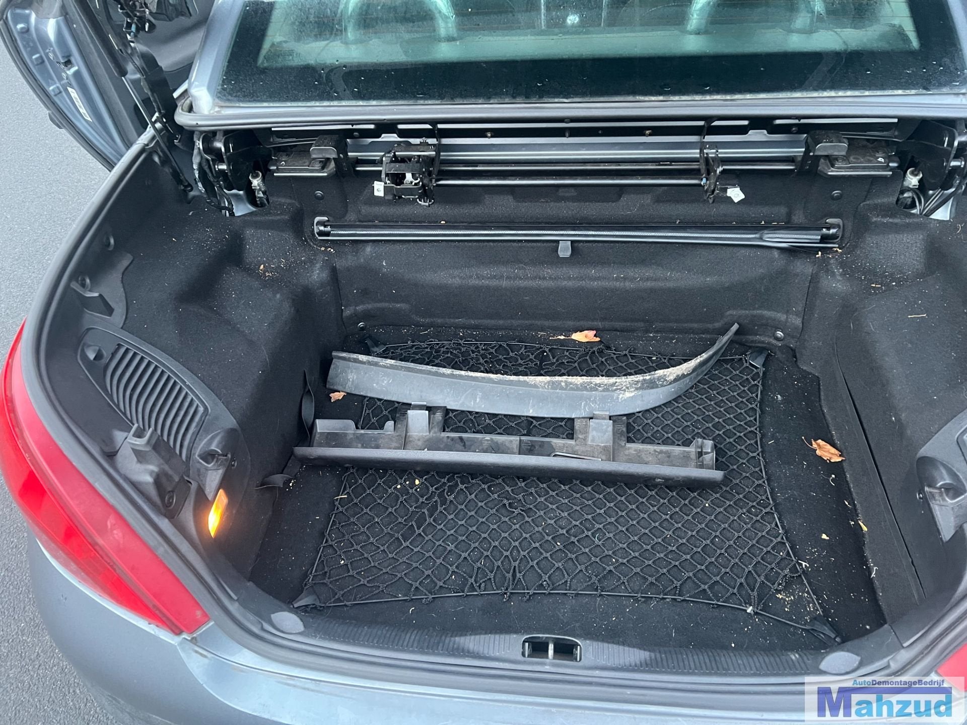 PEUGEOT 207CC, couvre-coffre enrouleur, tapis de coffre, pom, Taurusavenue 1
2132 LS  Hoofddorp, NL, Contact.group@renault.com
