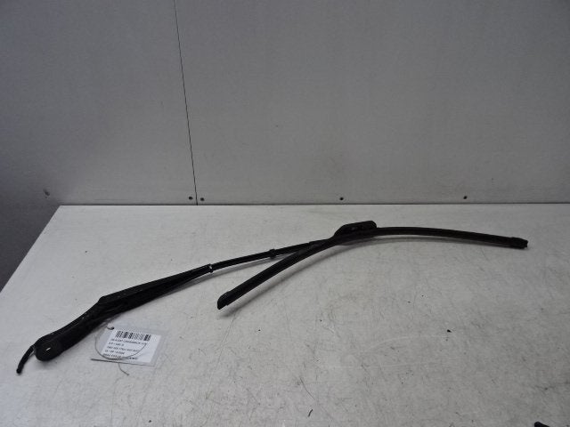 BRAS ESSUIE GLACE AVANT GAUCHE DS DS 7 Crossback, Taurusavenue 1
2132 LS  Hoofddorp, NL, Webaccessibility@stellantis.com, Stellantis N.V.