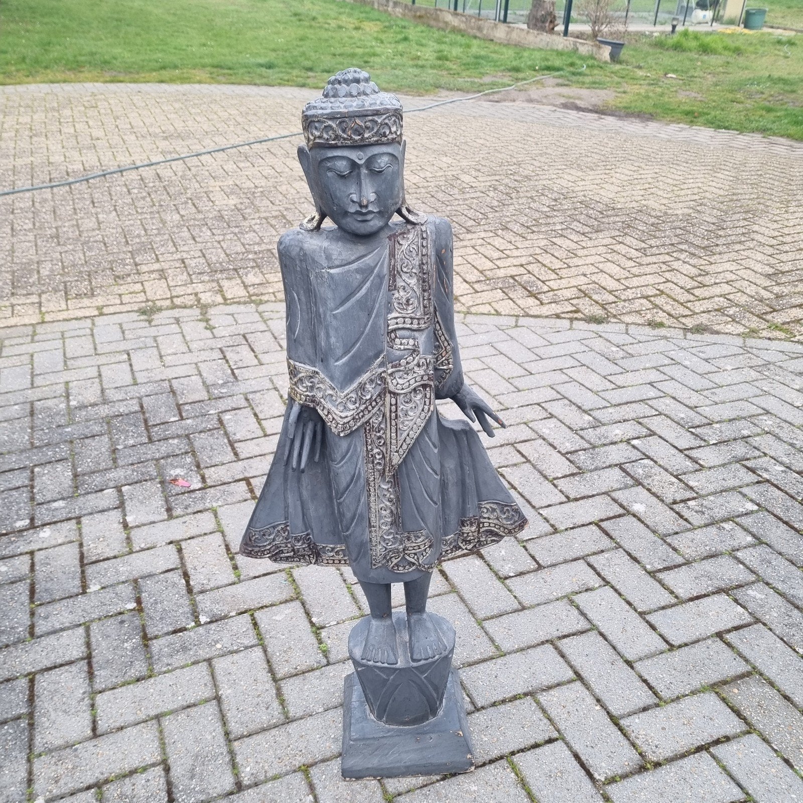 Belles statues en bois, Enlèvement, Bois