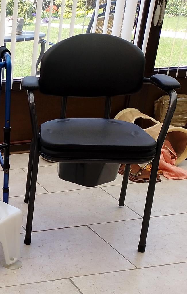 Chaise de toilette, Enlèvement