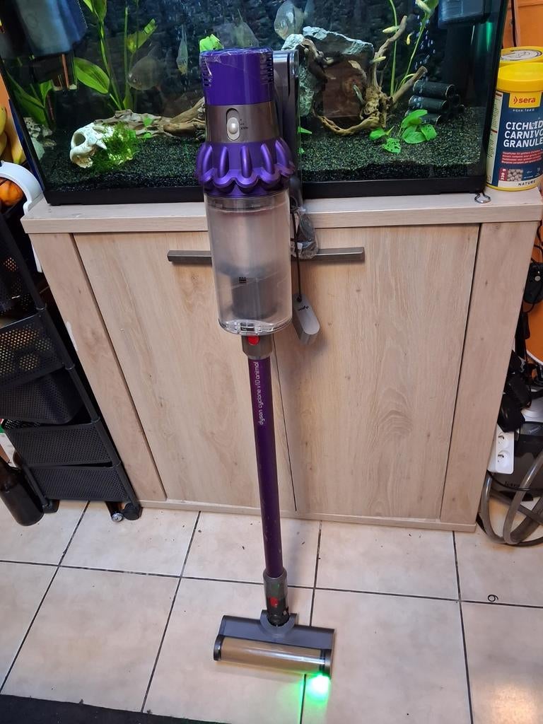 Dyson cyclone v10 animal complet +new brosse led, Electroménager, Enlèvement ou Envoi, Utilisé, Réservoir