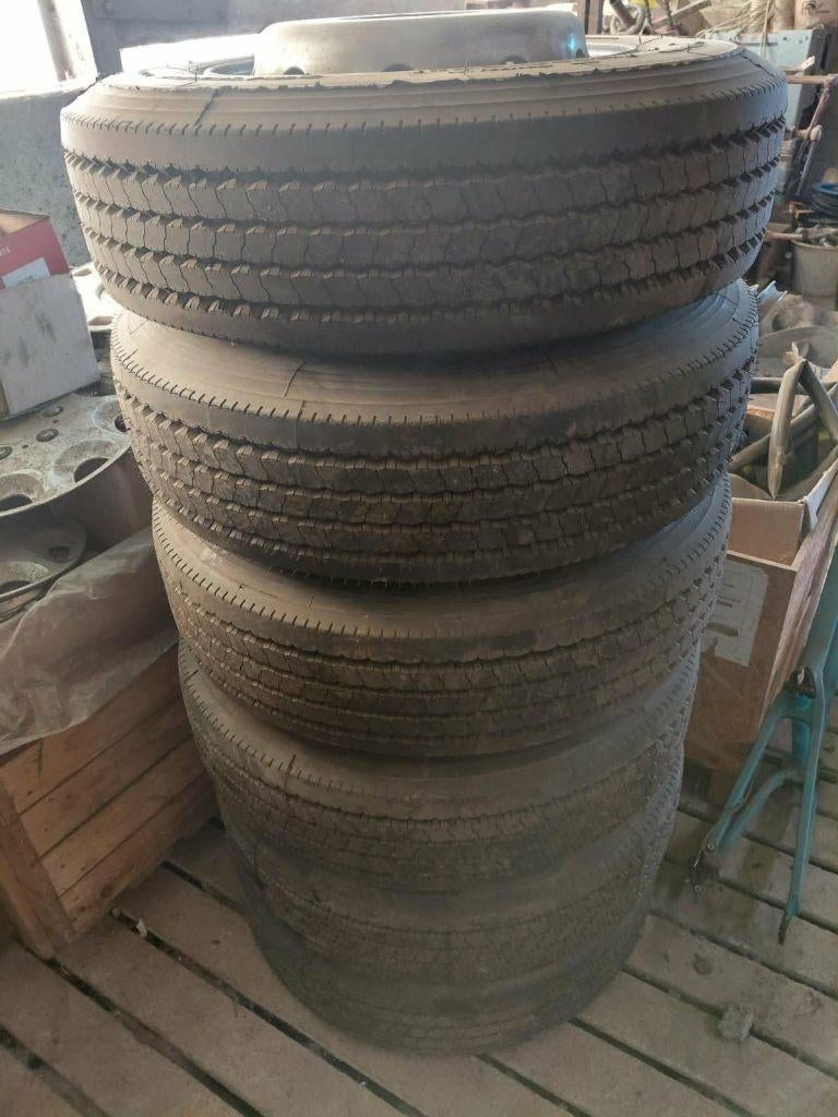 6 roues complètes 10 trous 215/75R17,5, Articles professionnels, Enlèvement