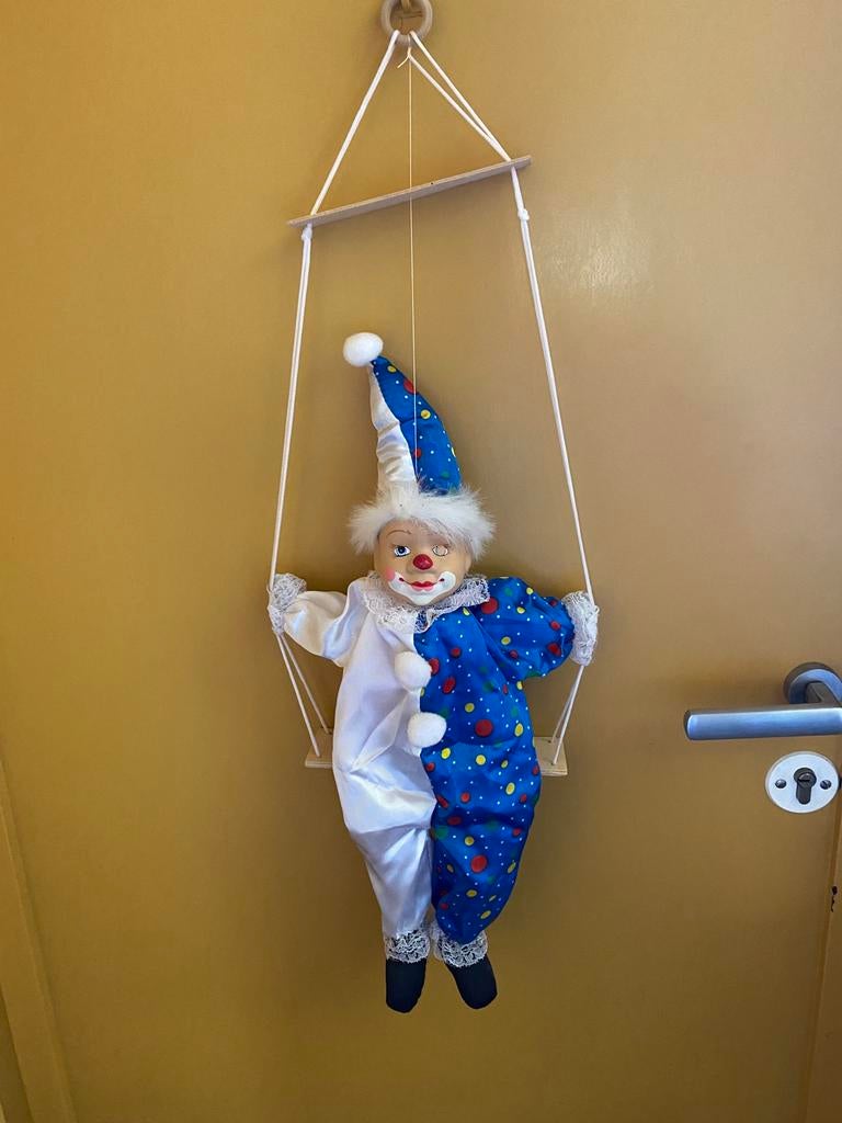 Porselein  hoofd clown op schommel, Ophalen of Verzenden, Zo goed als nieuw