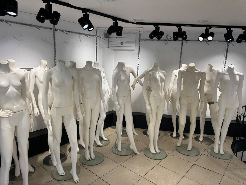 Paspoppen dames, Ophalen