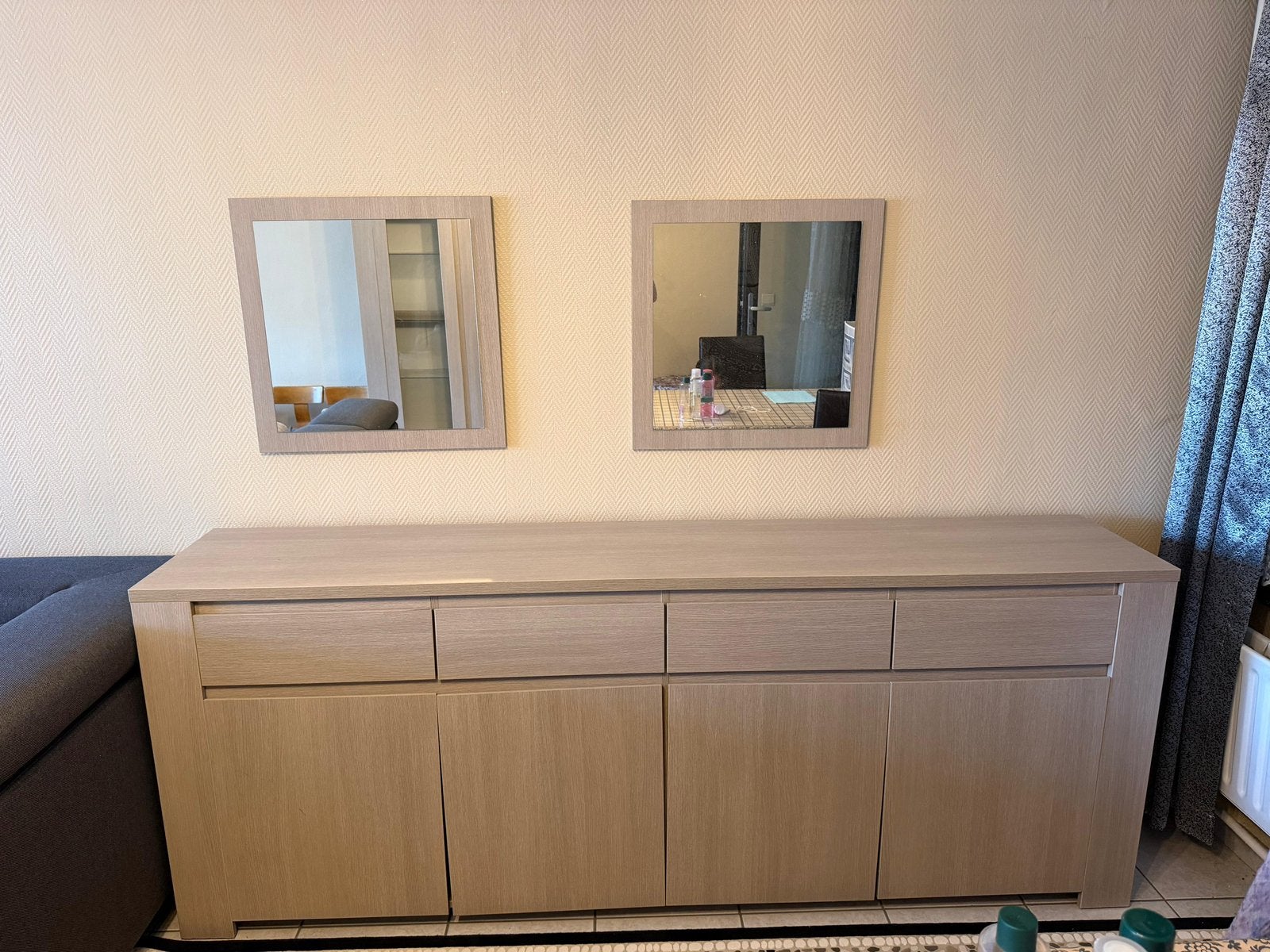 Dressoir 2 spiegels vitrine en eettafel samen 200 euro, Huis en Inrichting, Ophalen, Zo goed als nieuw
