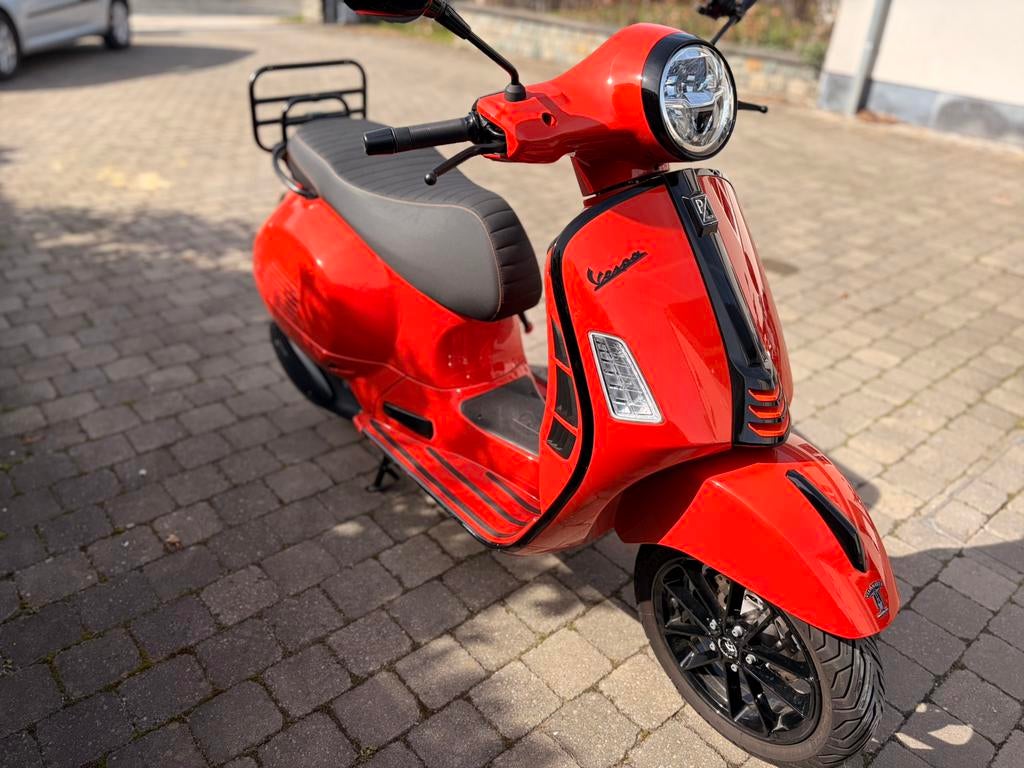 Vespa GTS SuperSport 08/2024 4.000 km, Fietsen en Brommers, Scooters | Vespa, Ophalen, Zo goed als nieuw