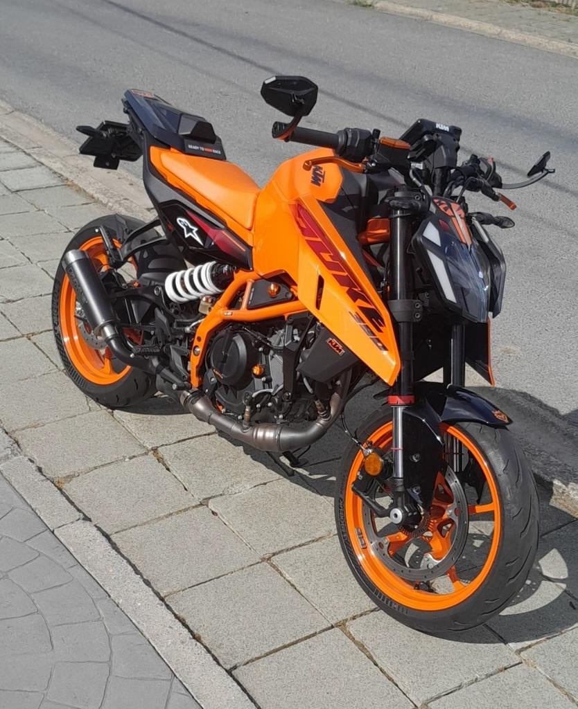 KTM Duke 390 2024 1750 Km, Motoren, 400 cc, Nieuw, Sport, Minimaal motorrijbewijs A2