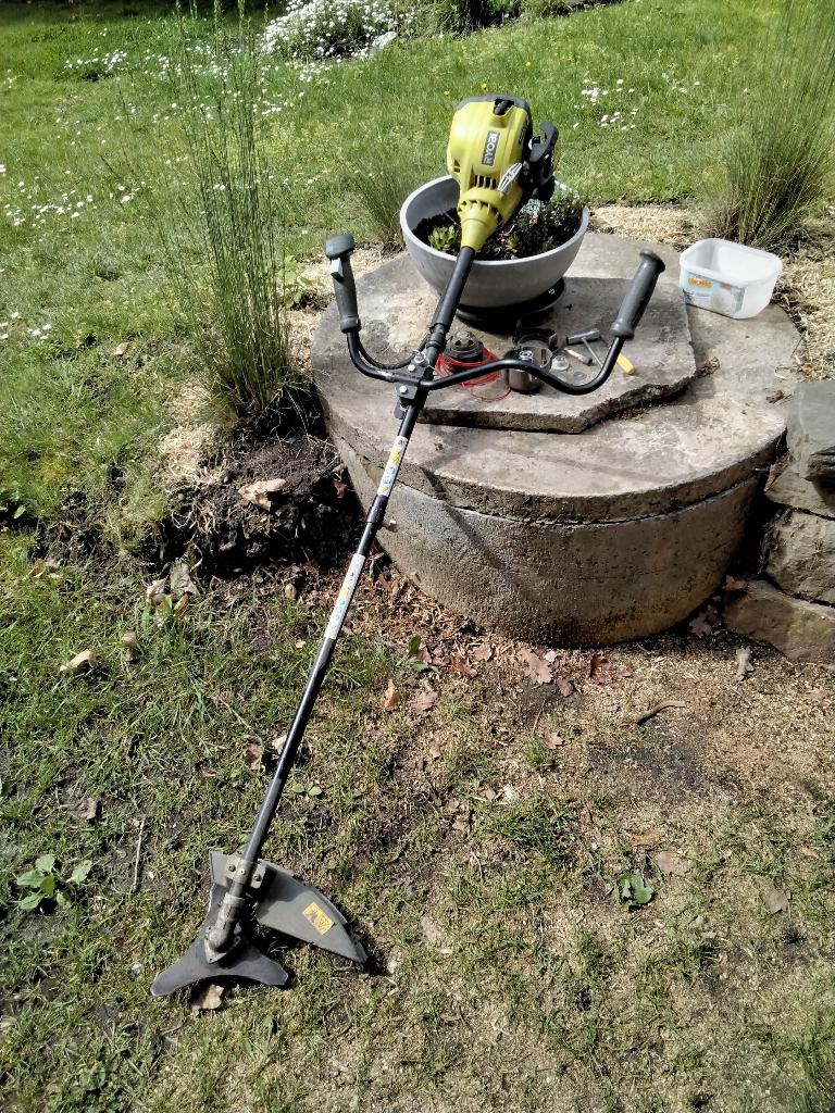 débroussailleuse thermique, Enlèvement, Utilisé, 10 à 30 cm, Ryobi