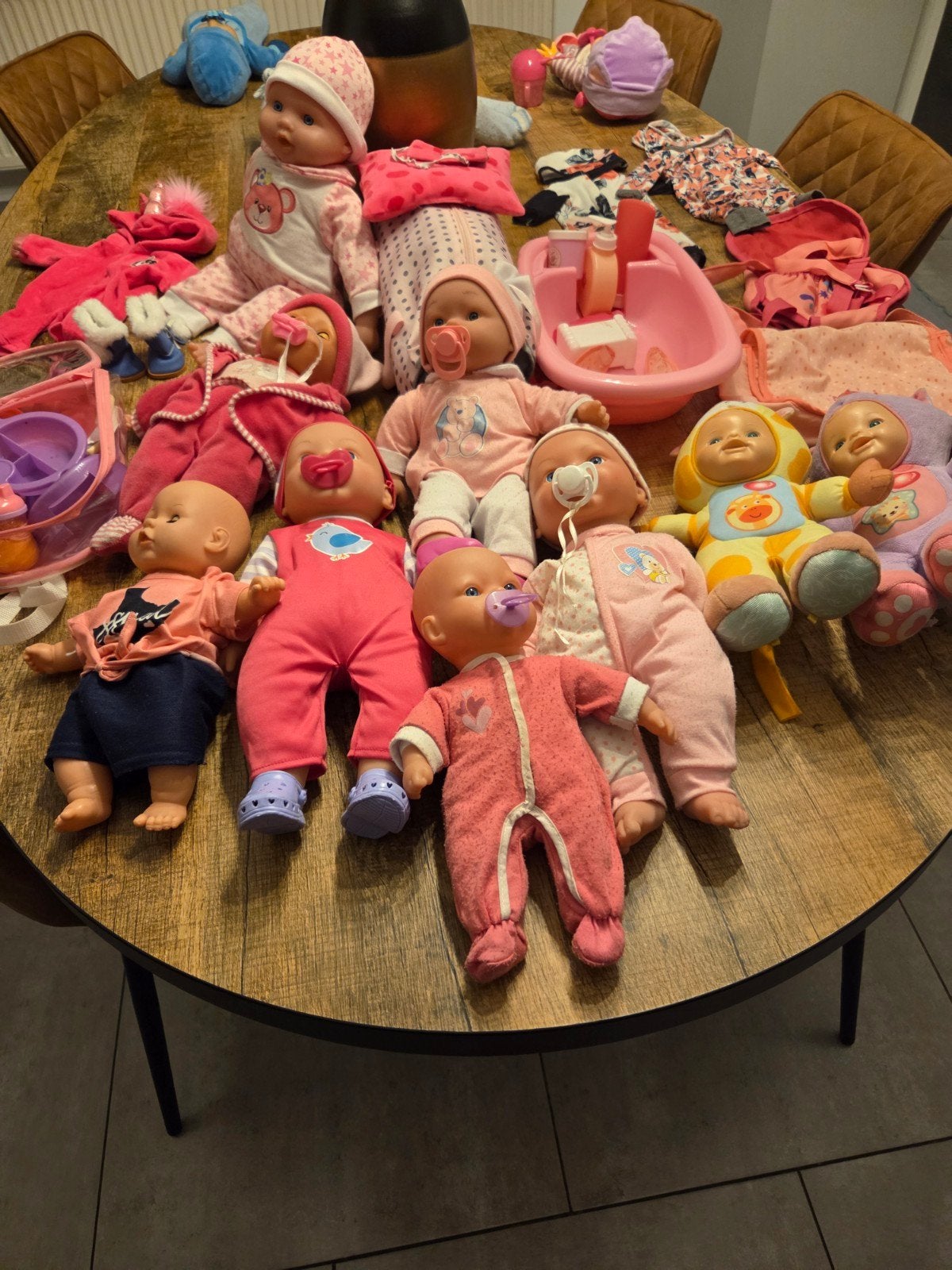 lot de bébé et accessoires, Enfants & Bébés, Jouets | Poupées, Enlèvement