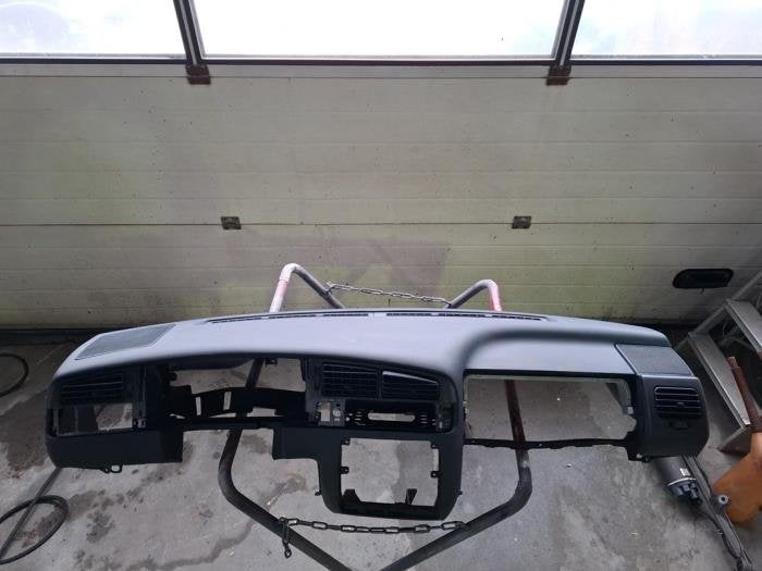 Dashboard van een Volkswagen Golf, Gebruikt, -, Volkswagen, -
