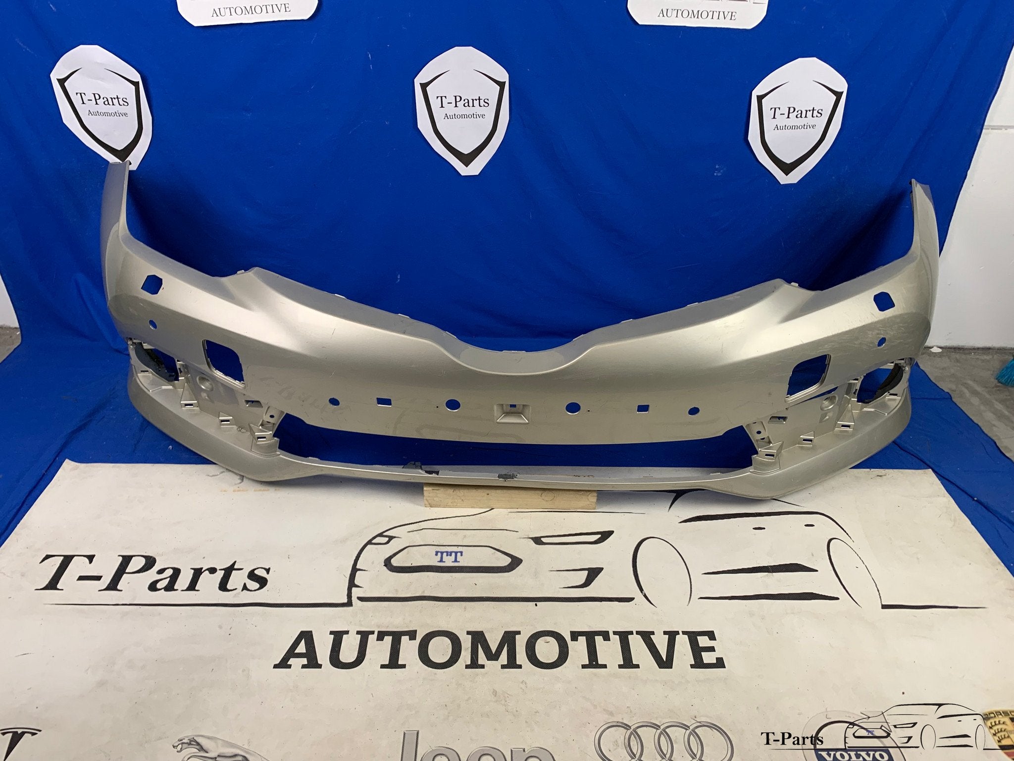 Toyota auris voorbumper sproeiers bumper 4x pdc, Info@fabrikant.eu, Toyota, Bumper, Fabrikantstraat 1
1000 AA  Amsterdam