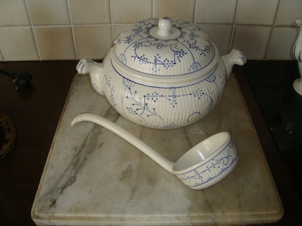 Terrine en pollepel Boch, decor 'Saks'., Ophalen