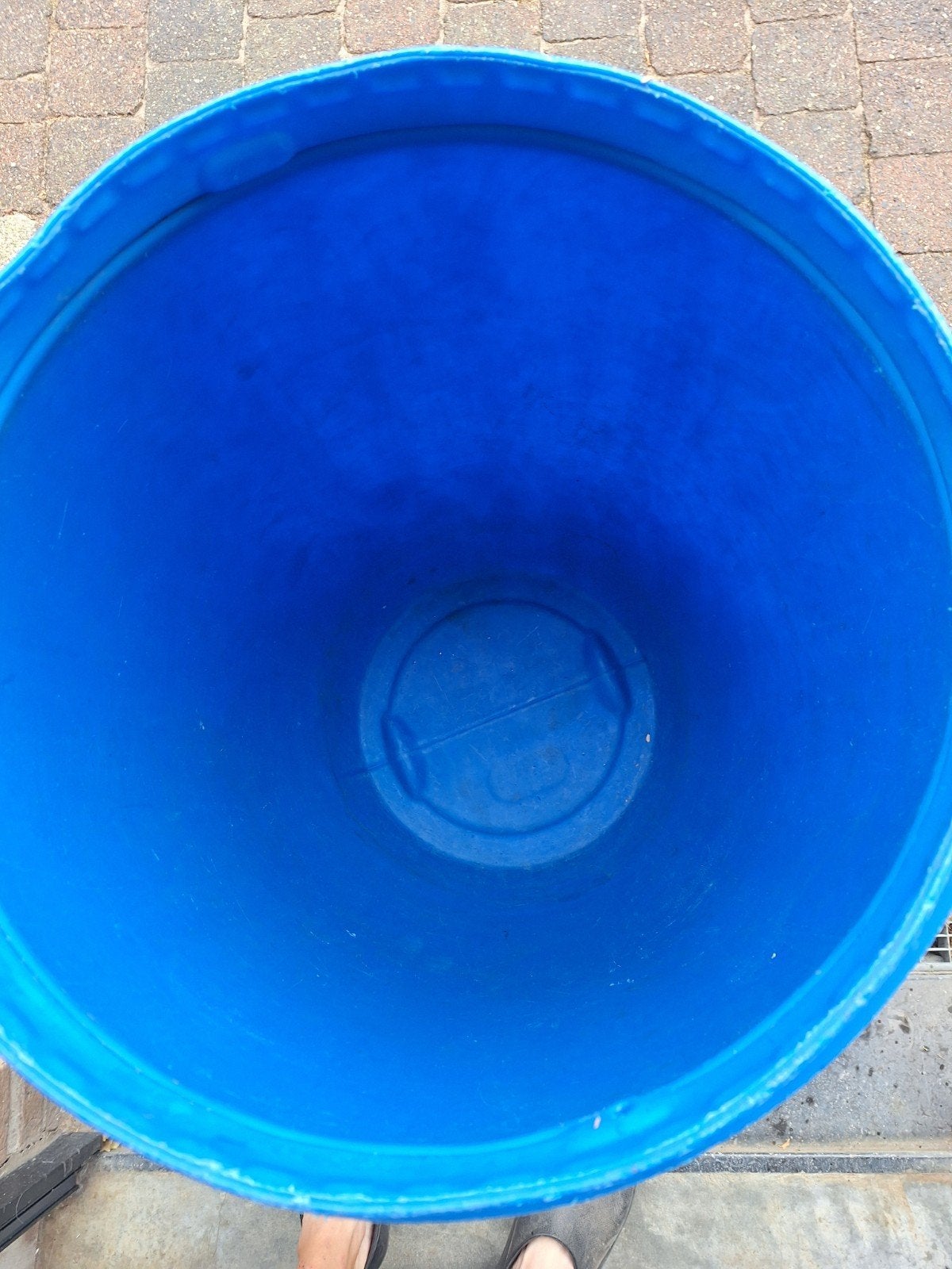 Blauwe plastiek tonnen diameter 50cm boven en beneden 40cm, Tuin en Terras, Regentonnen, Ophalen