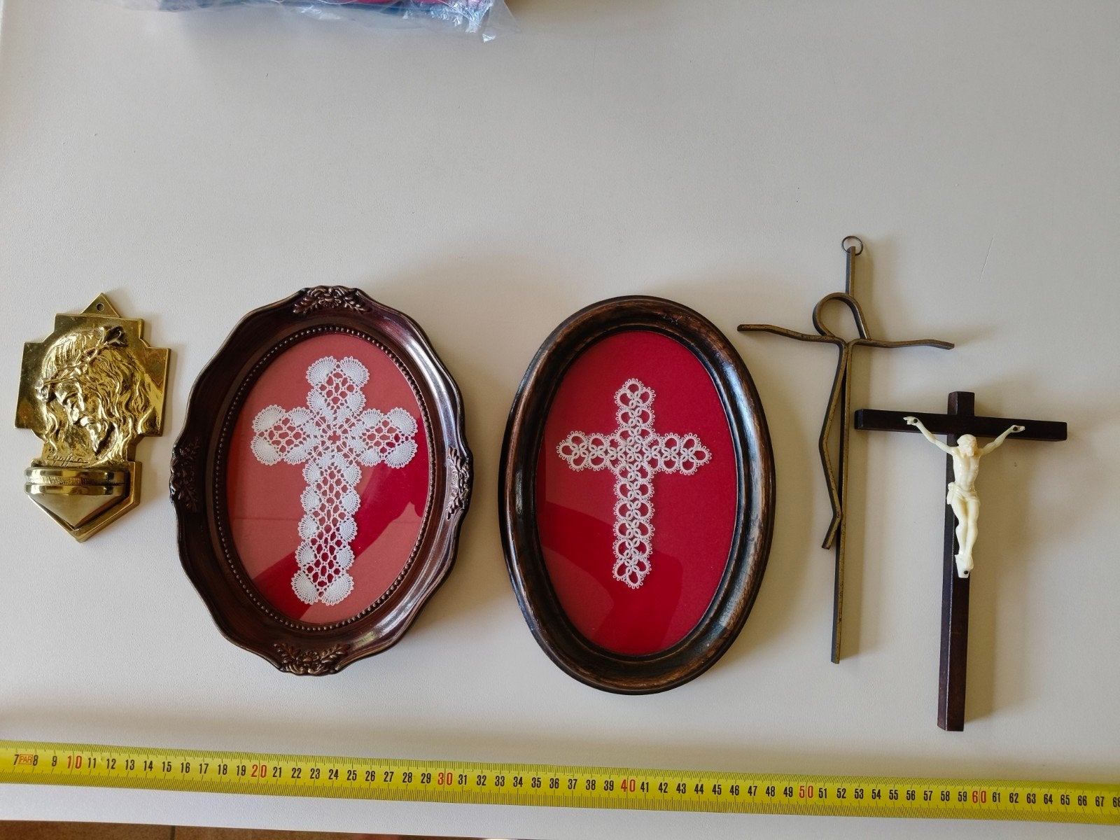 Wijwaterbakje en kruisjes, Ophalen of Verzenden, Gebruikt, Beeld(je), Christendom | Katholiek