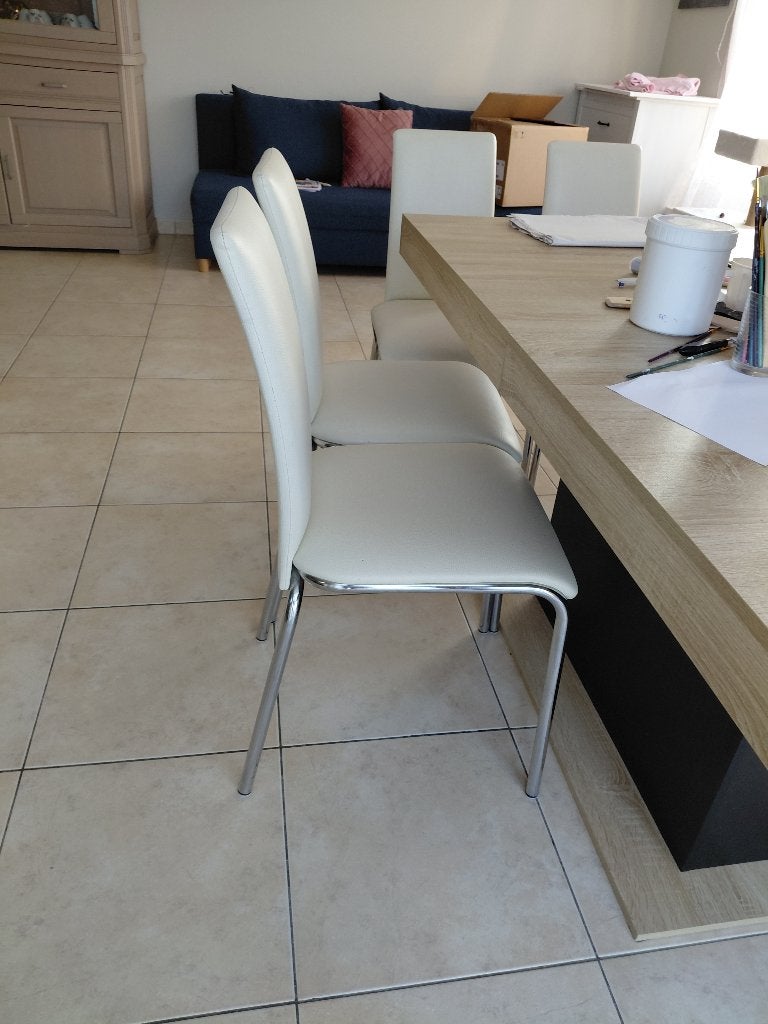 Lot de 4 chaises blanches en très bon état, Maison & Meubles, Chaises, Comme neuf, Quatre, Cuir, Métal, Blanc, Enlèvement