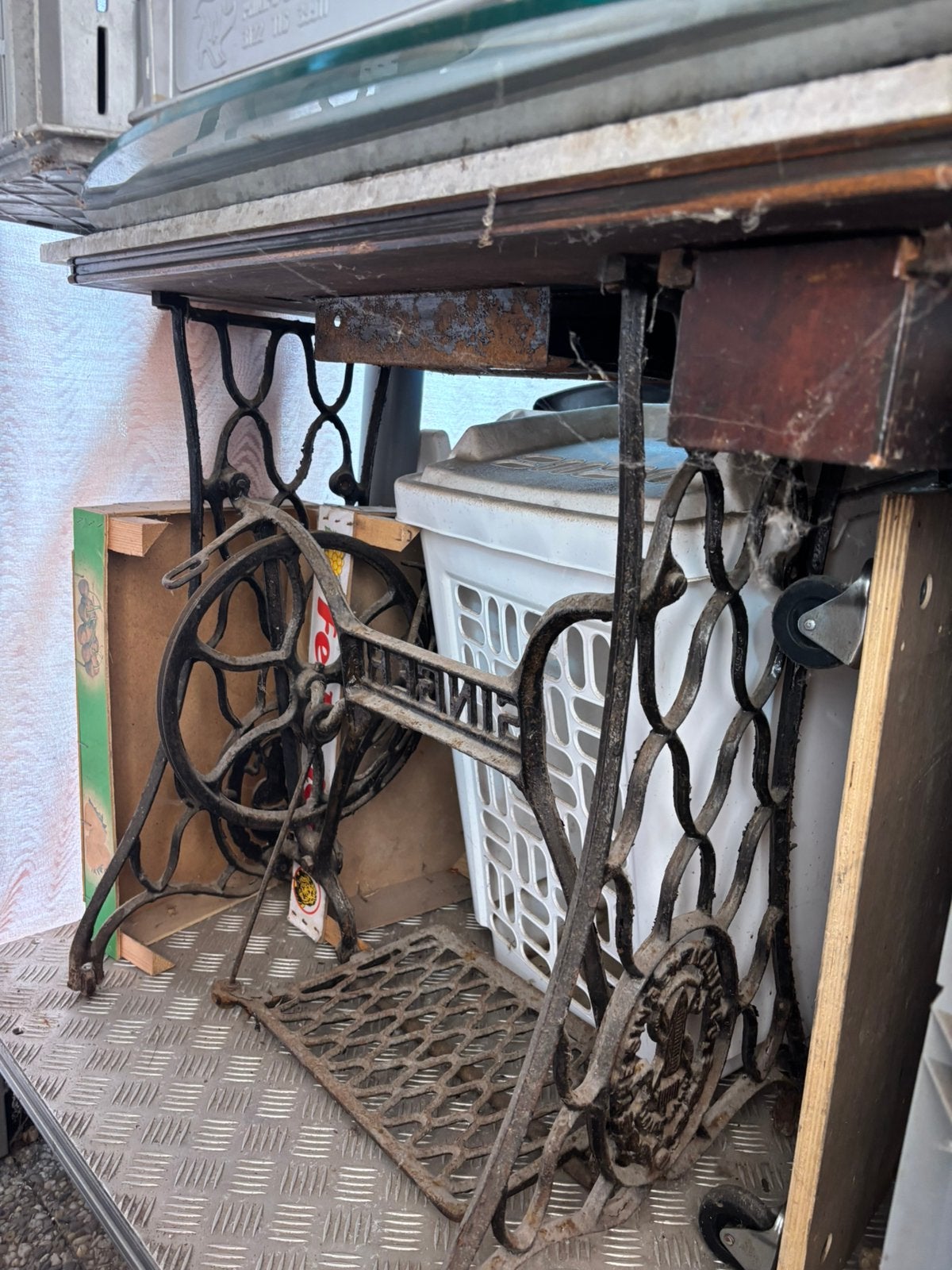 Onderstel naaimachine, Ophalen