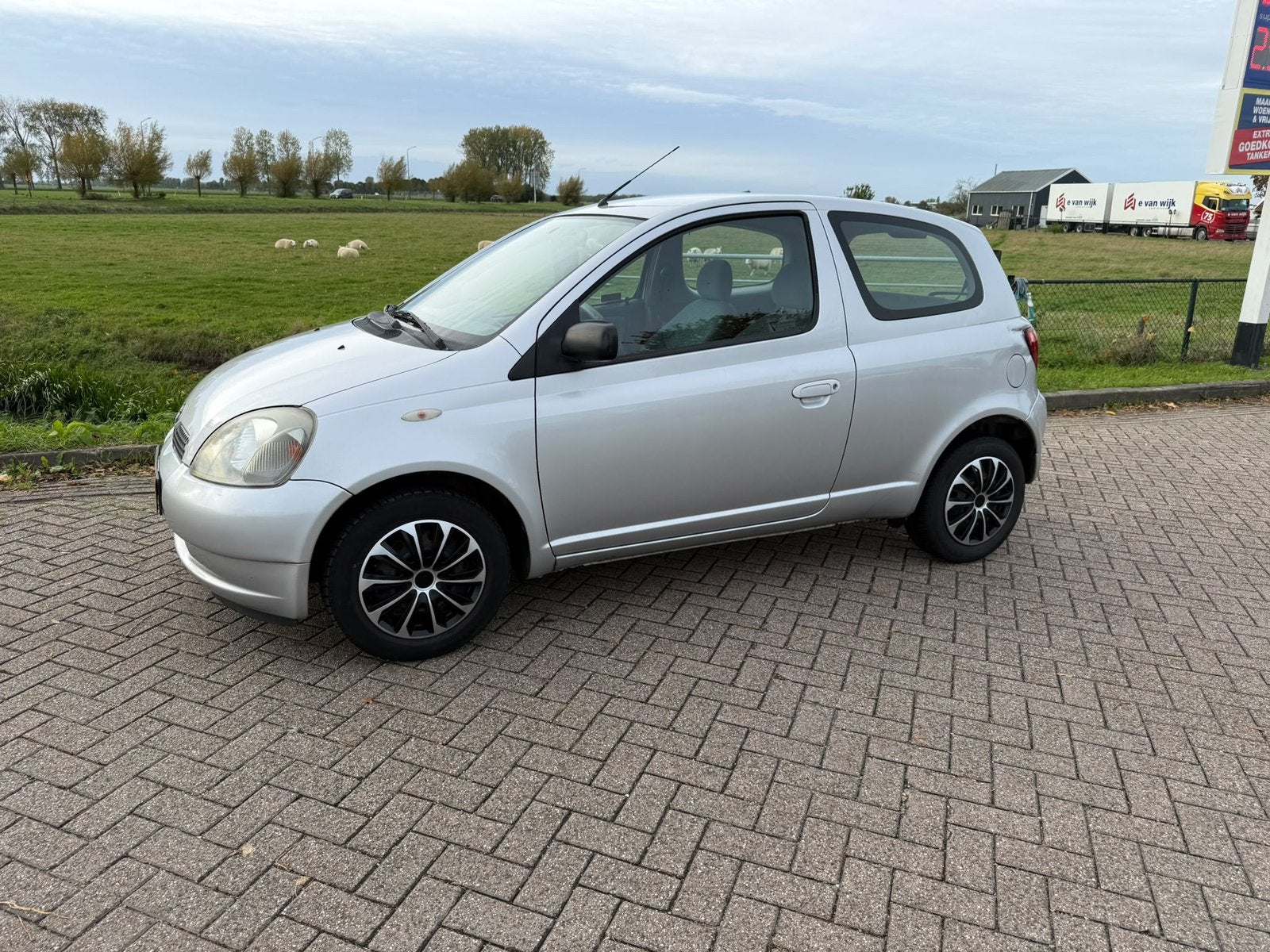 Entretien chez le concessionnaire Totota Yaris 1.3 16V, Autos, Achat, Particulier, Yaris, ABS
