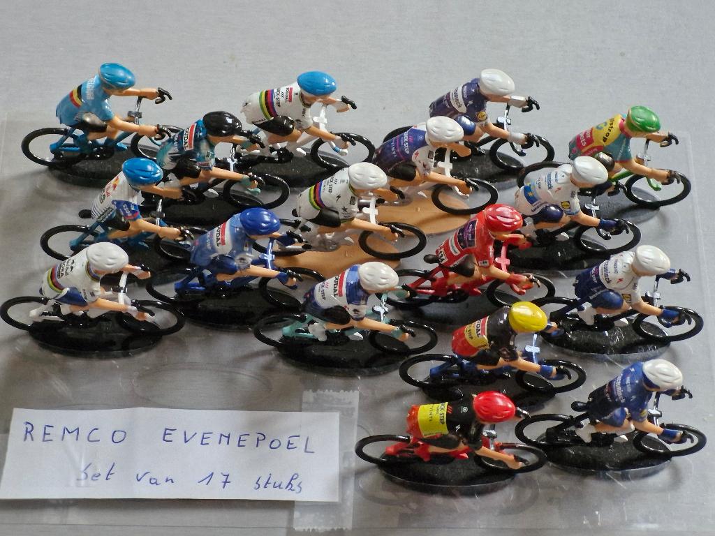 Remco Evenepoel (cyclistes)  17 pieces, Envoi