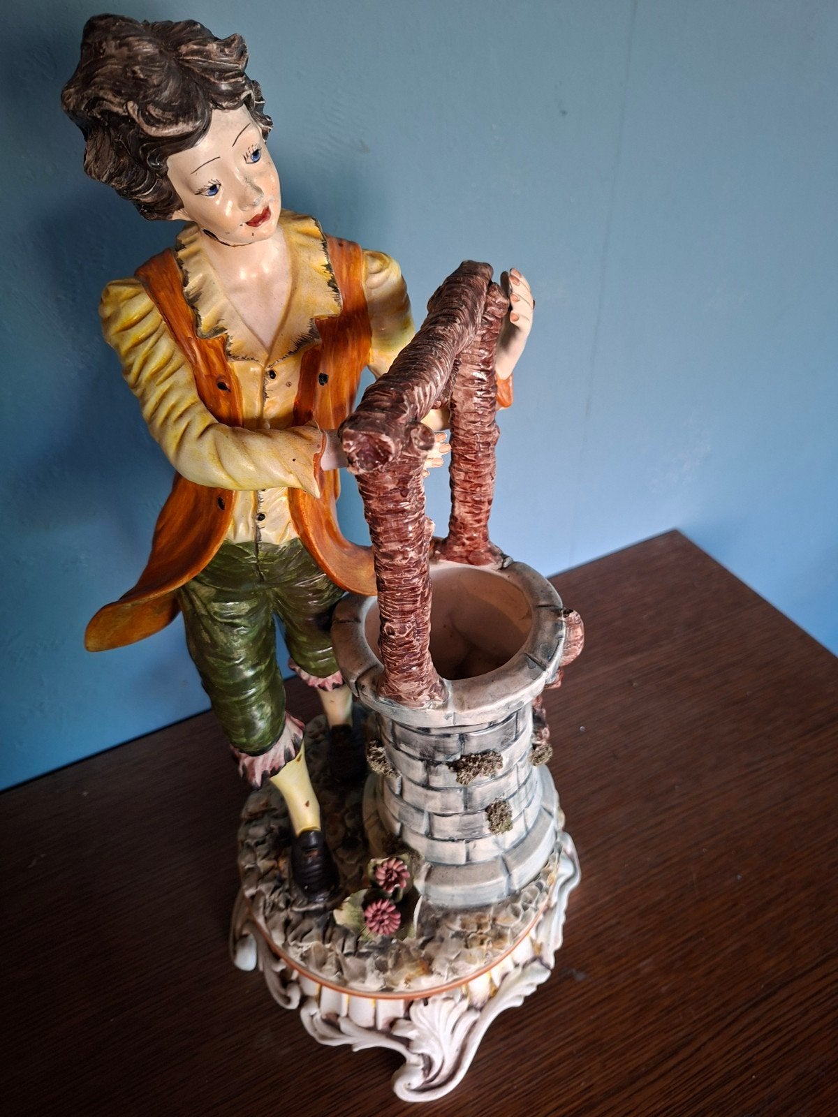Capodimonte Bassano - Jongen bij  waterput, Antiek en Kunst, Antiek | Porselein, Ophalen