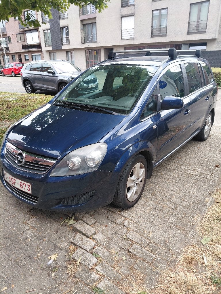 Opel Zafira b  benzine 1,6, Voorwielaandrijving, Euro 5, 4 cilinders, Blauw