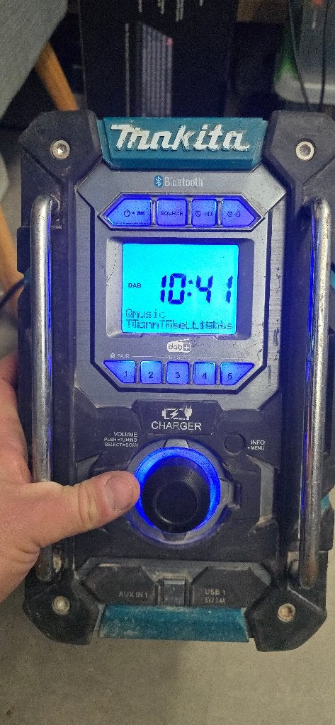 Makita DMR301 DAB werfradio met oplaadfunctie, Enlèvement ou Envoi, Utilisé, Autres types