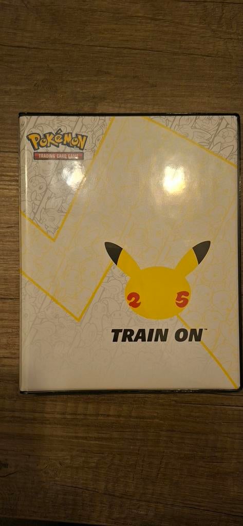 Pokémon Jumbo Kaarten Set incl. 25th Anniversary Map - Pikac, Ophalen of Verzenden