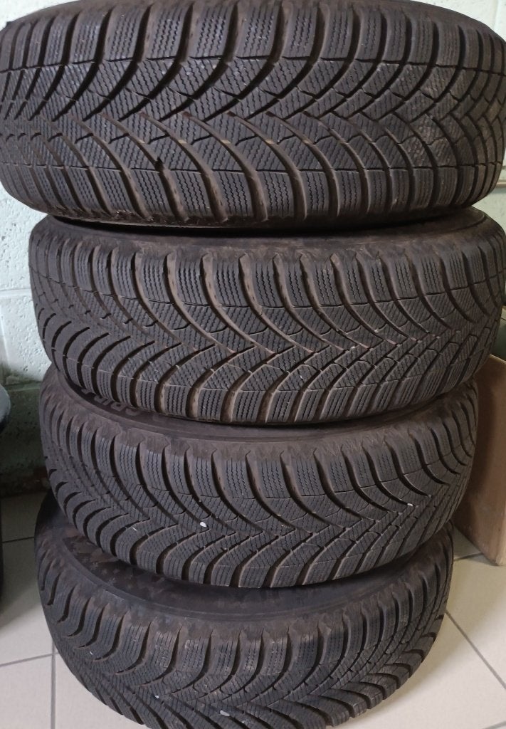 4 pneus hiver SEMPERIT 205 60 R16 96 H  (sur jantes), Auto-onderdelen, Banden en Velgen, Ophalen, Gebruikt, 16 inch, Band(en)