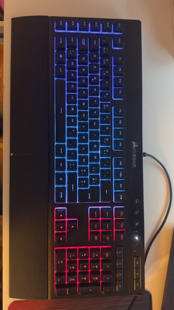 Corsair K55 RGB Gaming Toetsenbord - Inclusief polssteun, Computers en Software, Toetsenborden, Gebruikt, Gaming toetsenbord, Azerty