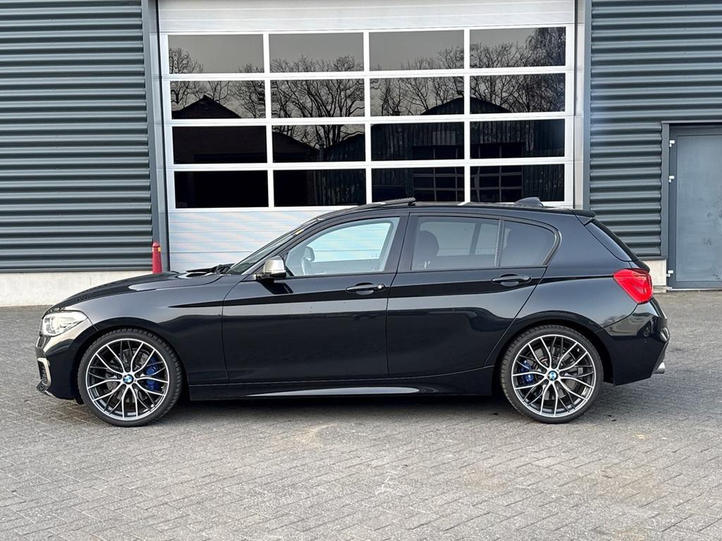 BMW 1-serie M135i High Executive Alcantara, Camera, Panorama, Auto's, Automaat, Gebruikt, Alcantara, Zwart
