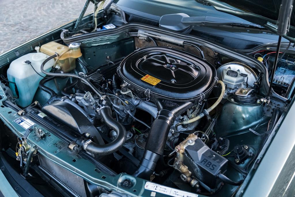 Mercedes-Benz 190E, 2.0, Manueel, Schuifdak, Auto's, Mercedes-Benz, 90 kW, 4 deurs, Zwart, 4 cilinders